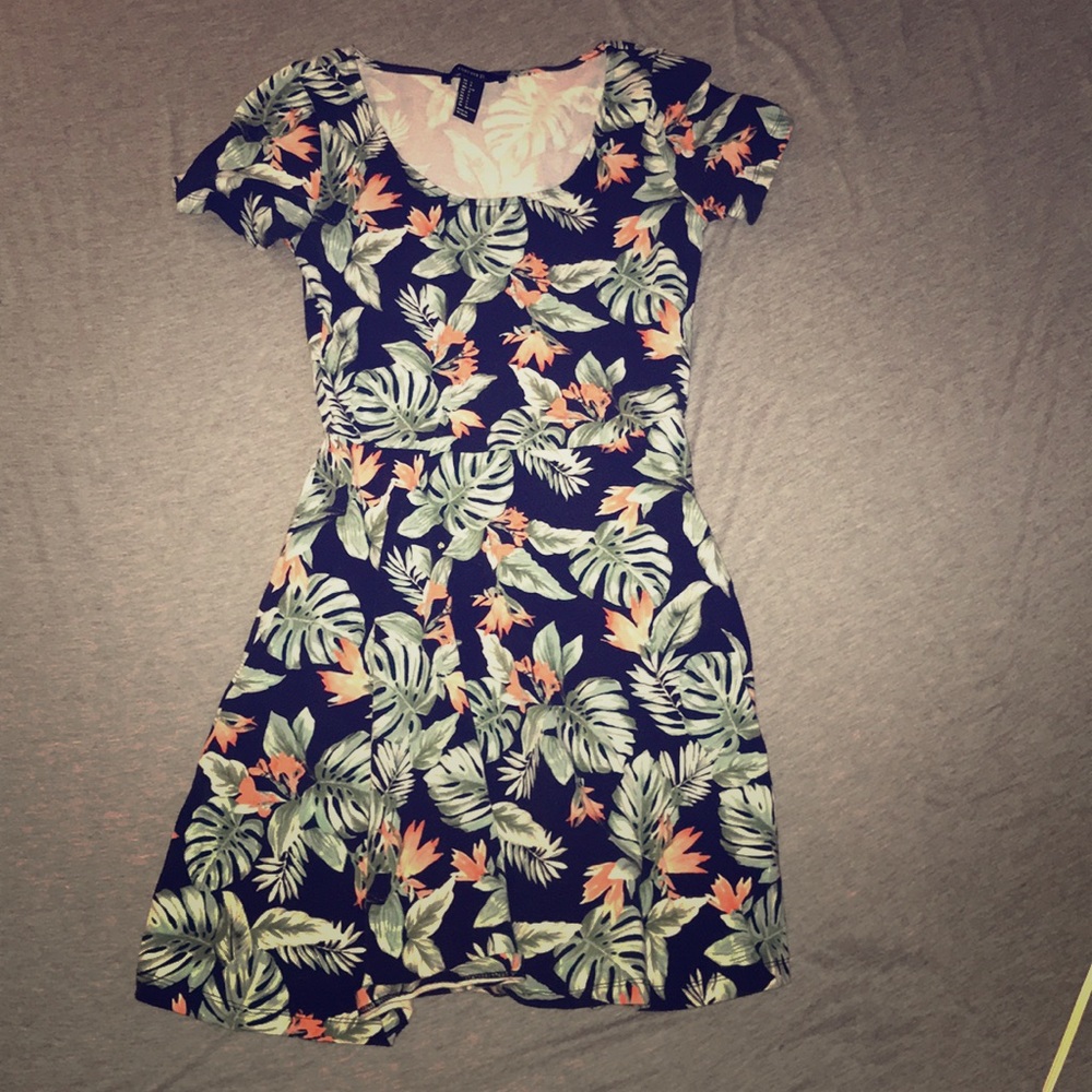 Cute dress!